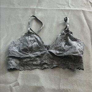 Chic Lace Bralette in Gray